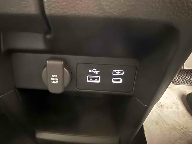 ステップワゴン ｅ：ＨＥＶスパーダ　オートクルーズコントロール　両側電動スライドドア　オートライト　スマートキー　シートヒーター　３列シート　ＣＶＴ　アルミホイール　ＵＳＢ　ＡＢＳ　ＥＳＣ　エアコン　パワーステアリング　パワーウィンドウ（24枚目）