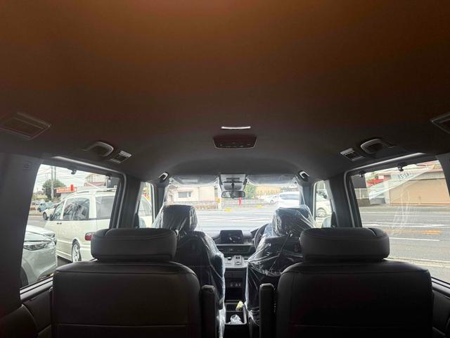 ステップワゴン ｅ：ＨＥＶスパーダ　オートクルーズコントロール　両側電動スライドドア　オートライト　スマートキー　シートヒーター　３列シート　ＣＶＴ　アルミホイール　ＵＳＢ　ＡＢＳ　ＥＳＣ　エアコン　パワーステアリング　パワーウィンドウ（28枚目）