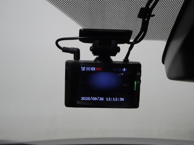 シエンタ Ｇ　クエロ　フルセグ　メモリーナビ　ＤＶＤ再生　バックカメラ　衝突被害軽減システム　ＥＴＣ　ドラレコ　両側電動スライド　ＬＥＤヘッドランプ　ウオークスルー　乗車定員７人　３列シート　ワンオーナー　記録簿（7枚目）