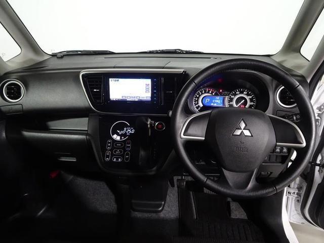 しっかりまとまった感のあるインパネ。各操作スイッチなども使いやすい位置に配置されています。