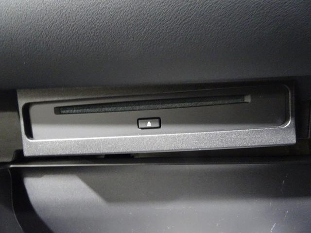 ヴォクシー Ｓ－Ｚ　フルセグ　メモリーナビ　ＤＶＤ再生　ミュージックプレイヤー接続可　後席モニター　バックカメラ　衝突被害軽減システム　ＥＴＣ　ドラレコ　両側電動スライド　ＬＥＤヘッドランプ　乗車定員７人　３列シート（12枚目）