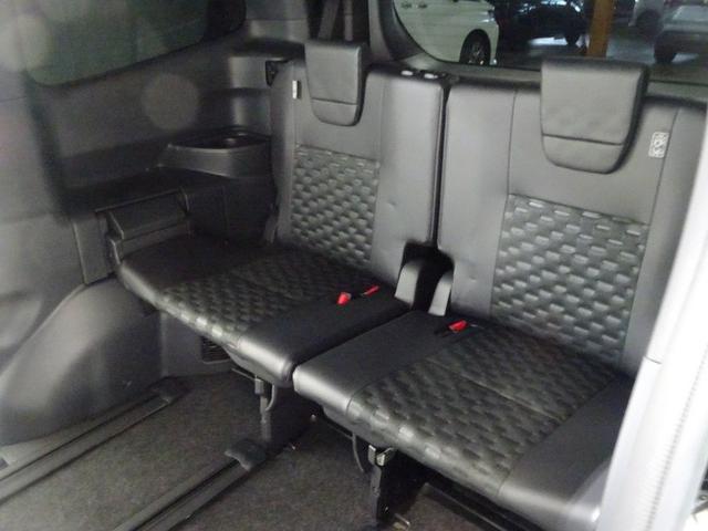 ヴォクシー Ｓ－Ｚ　フルセグ　メモリーナビ　ＤＶＤ再生　ミュージックプレイヤー接続可　後席モニター　バックカメラ　衝突被害軽減システム　ＥＴＣ　ドラレコ　両側電動スライド　ＬＥＤヘッドランプ　乗車定員７人　３列シート（16枚目）