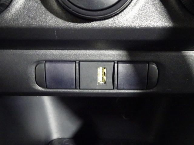 �֗��Ȃt�r�a�|�[�g�t���B�X�}�z��t�r�a�������[��ڑ����ă~���[�W�b�N�Đ����o���܂��B