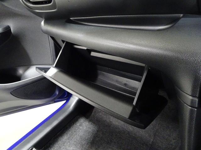 ����ȑO�̑�^�̃O���[�u�{�b�N�X�B�������ł�����Ă��܂��܂��B