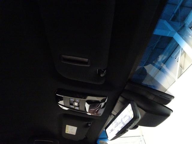 �������̂Ȃ��V�䂪�A�ԓ�������ɍL�����������Ă���܂��B