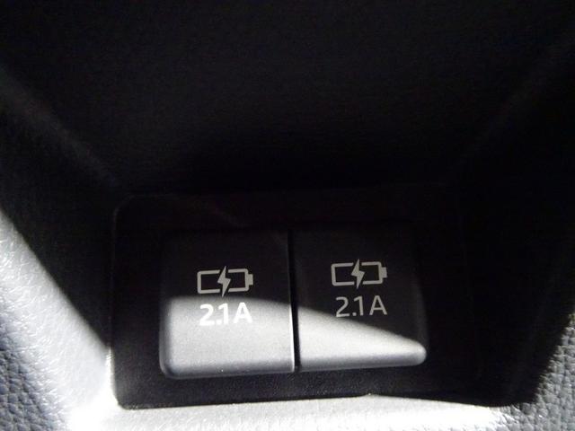 �[�d�p�̂t�r�a�|�[�g�t���B�ԓ��ŃX�}�z�Ȃǂ̓d�q�@�킪�[�d�o���܂��B