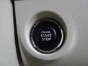 プッシュスタートシステムです。キーをバッグやポケットに入れたままで、ブレーキを踏んでボタンを押せばエンジン始動できます。