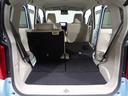 後席シートは左右分割可倒式なので、長さのある物など色々な荷物が積めます。