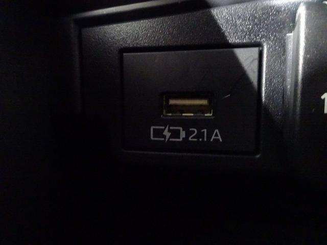 カローラツーリング ハイブリッド　ダブルバイビー　フルセグ　メモリーナビ　ミュージックプレイヤー接続可　バックカメラ　衝突被害軽減システム　ＥＴＣ　ＬＥＤヘッドランプ　ワンオーナー　記録簿（32枚目）