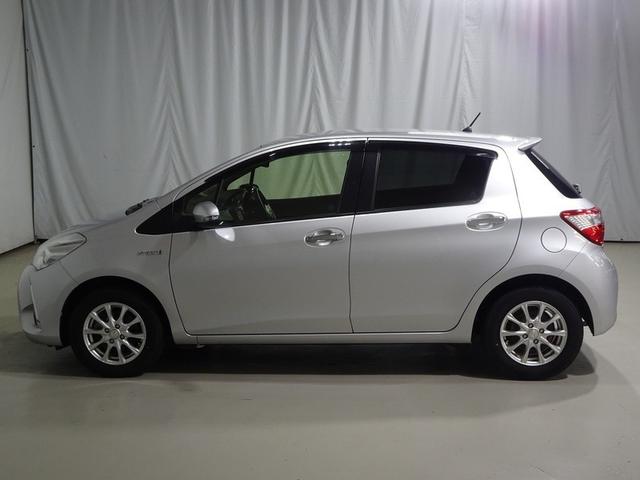 ヴィッツ ハイブリッドF セーフティーエディション ワンセグ メモリーナビ ミュージックプレイヤー接続可 バックカメラ 衝突被害軽減システム ETC ドラレコ LEDヘッドランプ ワンオーナー(2枚目)