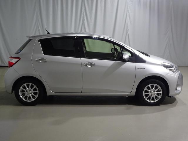 ヴィッツ ハイブリッドF セーフティーエディション ワンセグ メモリーナビ ミュージックプレイヤー接続可 バックカメラ 衝突被害軽減システム ETC ドラレコ LEDヘッドランプ ワンオーナー(18枚目)