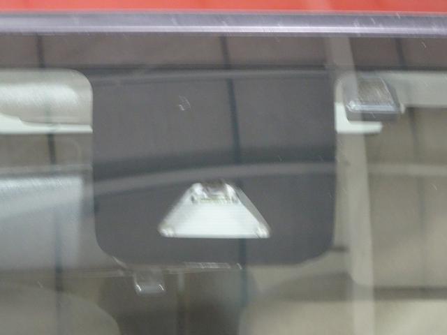 スマートアシストは、レーザーレーダーと単眼カメラを併用した検知センサーと総合的な制御により、事故の回避や衝突被害の軽減を支援してくれます！