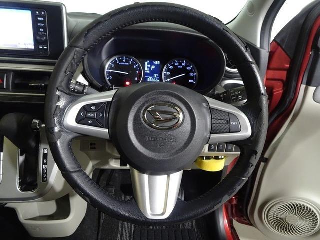 落ち着いた色遣いの運転席周り。飽きの来ないすっきりとしたデザイン。