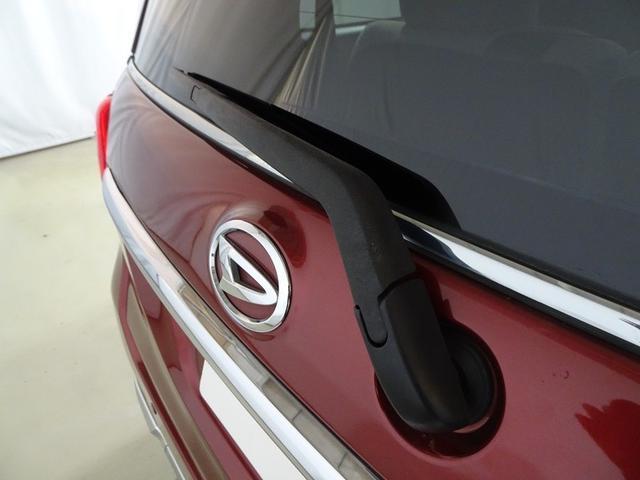 雨中の後方視界も、よりクリアに！リヤワイパー付き。