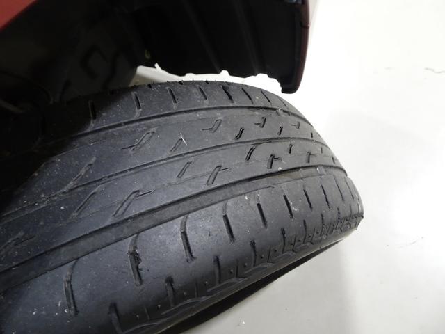 納車時には、溝だけではなくタイヤの劣化等もしっかり点検の上、納めさせていただきます。