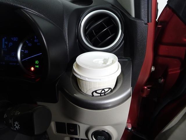 運転席からすぐに手が届くカップホルダーです。