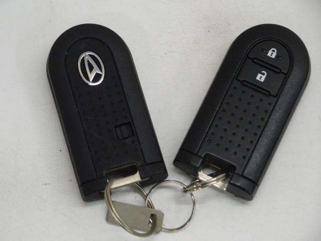 スマートキー。ポケットやバッグに入れたままでＯＫ！ドアの解錠施錠やエンジン始動がワンタッチ！