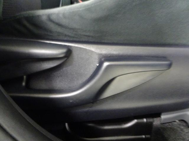 �^�]�ȃV�[�g�͏㉺�A�W���X�^�[�t���ŁA�œK�̃h���C�r���O�|�W�V�����ɍ��킹�₷���Ȃ��Ă��܂��B