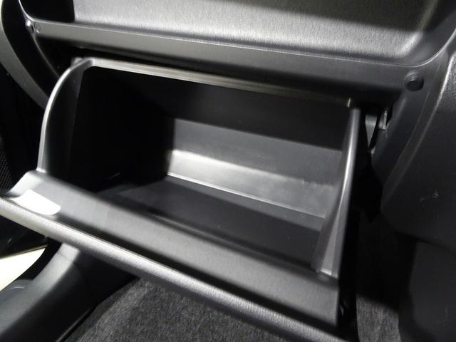 ����ȑO�̑�^�̃O���[�u�{�b�N�X�B�������ł�����Ă��܂��܂��B