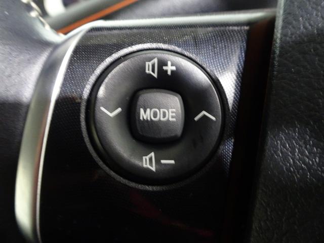 �X�e�A�����O�X�C�b�`�ŁA�^�]���n���h��������������ƂȂ����W�I�̃`�����l����A�{�����[���̕ύX�Ȃǂ��X�}�[�g�ɍs�����Ƃ��o���܂��B