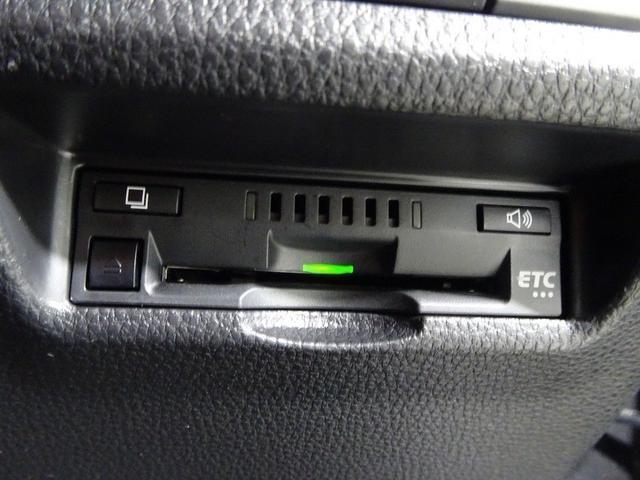 �t�����g�V�[�g�́A�������Ⓑ���ԉ^�]���Ă����ɂ������S�n�ǂ����K�h���C�u�B