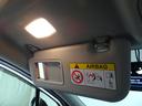 助手席サンバイザーも、同じくバニティミラー付き。もちろん照明も!