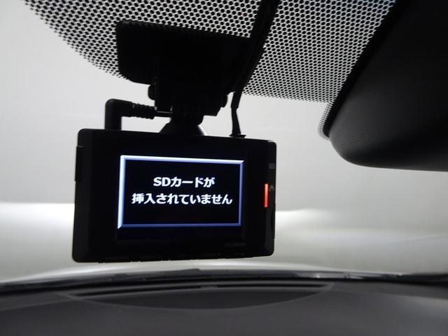 �����������F�����̉^�]�Ȏ���B�O���̗��Ȃ���������Ƃ����f�U�C���B