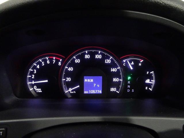 ���F���̍����A�i���O���[�^�[�ł��B