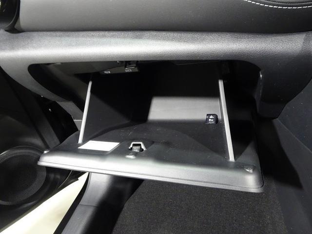 ����ȑO�̑�^�̃O���[�u�{�b�N�X�B�������ł�����Ă��܂��܂��B