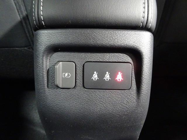 ��Ȃɂ��[�d�p�̂t�r�a�|�[�g����������Ă��܂��B