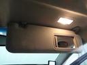 助手席サンバイザーも、同じくバニティミラー付き。もちろん照明も！