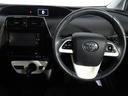 落ち着いた色遣いの運転席周り。飽きの来ないすっきりとしたデザイン。