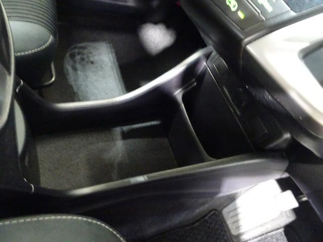 プリウスアルファ S Lセレクション フルセグ メモリーナビ DVD再生 プッシュスタート スマートキー オートエアコン アクセサリーソケット HIDヘッドライト フロントフォグランプ 社外アルミ ABS 横滑防止装置(39枚目)