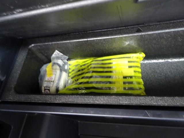 プリウスアルファ S Lセレクション フルセグ メモリーナビ DVD再生 プッシュスタート スマートキー オートエアコン アクセサリーソケット HIDヘッドライト フロントフォグランプ 社外アルミ ABS 横滑防止装置(45枚目)