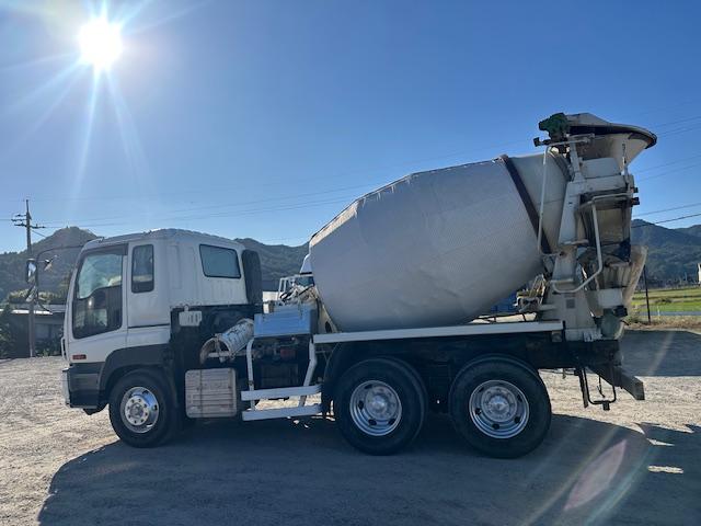 ギガ コンクリートミキサー車 車検付き ツーデフ 直6ターボ370馬力 カヤバM44 ドラム8.7立米 混合容量4.4立米 積載9710kg 電動ホッパーカバー付き(8枚目)