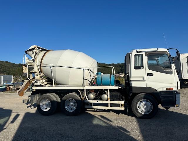 ギガ コンクリートミキサー車 車検付き ツーデフ 直6ターボ370馬力 カヤバM44 ドラム8.7立米 混合容量4.4立米 積載9710kg 電動ホッパーカバー付き(9枚目)