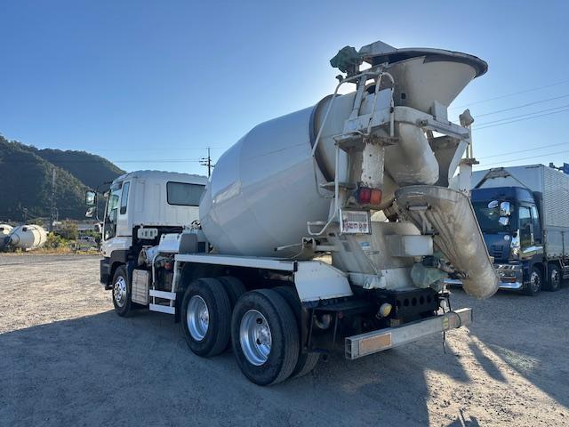 ギガ コンクリートミキサー車 車検付き ツーデフ 直6ターボ370馬力 カヤバM44 ドラム8.7立米 混合容量4.4立米 積載9710kg 電動ホッパーカバー付き(11枚目)