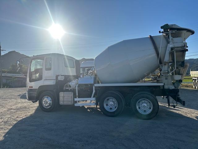 ギガ コンクリートミキサー車 車検付き ツーデフ 直6ターボ370馬力 カヤバM44 ドラム8.7立米 混合容量4.4立米 積載9710kg 電動ホッパーカバー付き(12枚目)