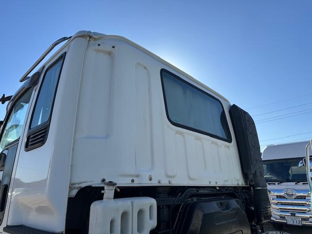 ギガ コンクリートミキサー車 車検付き ツーデフ 直6ターボ370馬力 カヤバM44 ドラム8.7立米 混合容量4.4立米 積載9710kg 電動ホッパーカバー付き(16枚目)