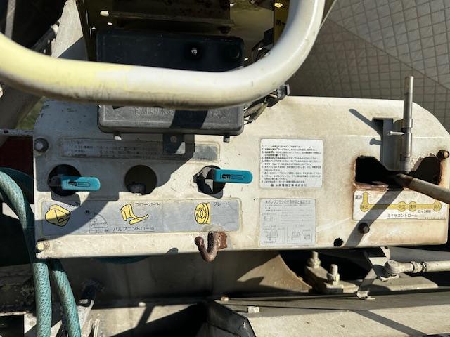 ギガ コンクリートミキサー車 車検付き ツーデフ 直6ターボ370馬力 カヤバM44 ドラム8.7立米 混合容量4.4立米 積載9710kg 電動ホッパーカバー付き(17枚目)