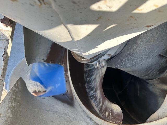 ギガ コンクリートミキサー車 車検付き ツーデフ 直6ターボ370馬力 カヤバM44 ドラム8.7立米 混合容量4.4立米 積載9710kg 電動ホッパーカバー付き(26枚目)