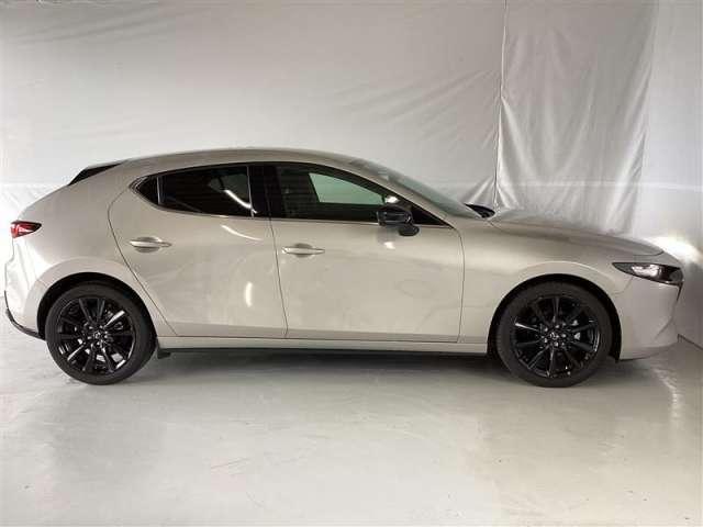 ＭＡＺＤＡ３ファストバック １．５　１５Ｓ　ブラックトーンエディション　メモリーナビ・フルセグ・全カメラ（6枚目）