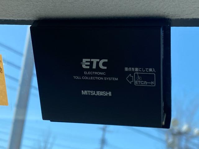 Ｘ　ＥＴＣ　バックカメラ　スマートキー　電動格納ミラー　ベンチシート　ＣＶＴ　盗難防止システム　ＡＢＳ　ＣＤ　ＵＳＢ　衝突安全ボディ　オートエアコン(3枚目)