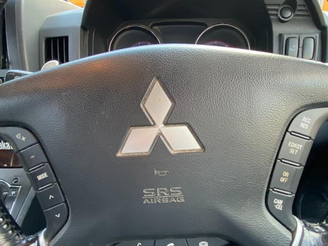 デリカD:5 エクシードII ETC ナビ オートクルーズコントロール HID スマートキー 3列シート CVT アルミホイール CD 盗難防止システム 衝突安全ボディ ABS ESC オートエアコン 小傷あり(4枚目)