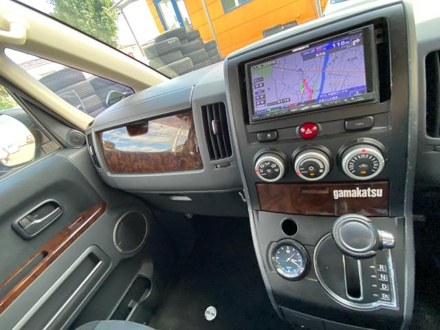 デリカD:5 エクシードII ETC ナビ オートクルーズコントロール HID スマートキー 3列シート CVT アルミホイール CD 盗難防止システム 衝突安全ボディ ABS ESC オートエアコン 小傷あり(8枚目)