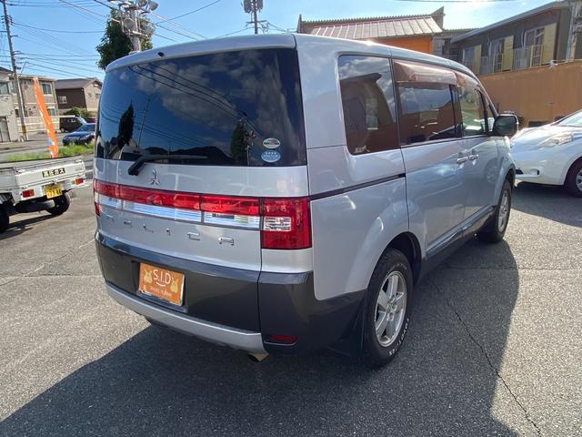 デリカD:5 エクシードII ETC ナビ オートクルーズコントロール HID スマートキー 3列シート CVT アルミホイール CD 盗難防止システム 衝突安全ボディ ABS ESC オートエアコン 小傷あり(14枚目)