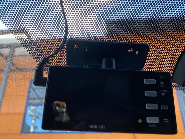 アクア Ｓ　ドライブレコーダー　ナビ　ＴＶ　キーレスエントリー　電動格納ミラー　ＣＶＴ　衝突安全ボディ　ＡＢＳ　ＥＳＣ　ＣＤ　ＵＳＢ　オートエアコン　パワーステアリング　パワーウィンドウ（8枚目）