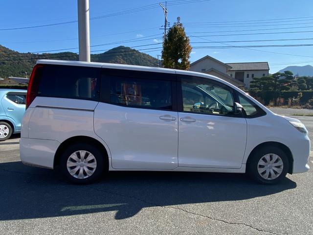 ノア X Vパッケージ ETC ナビ TV 両側スライドドア キーレスエントリー 電動格納ミラー 8人乗り CVT CD 衝突安全ボディ ABS ESC オートエアコン(15枚目)