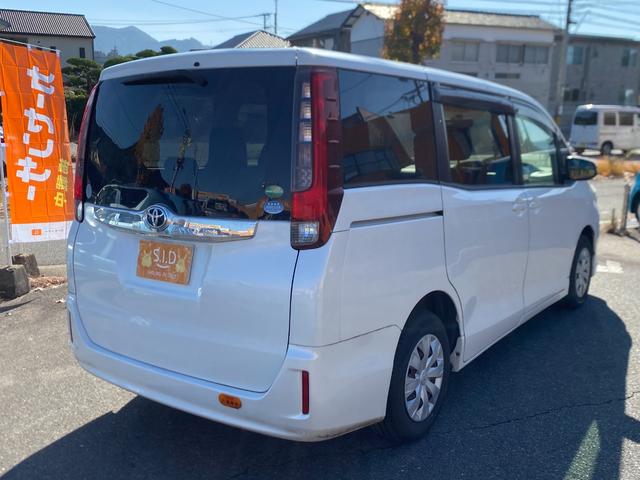 ノア X Vパッケージ ETC ナビ TV 両側スライドドア キーレスエントリー 電動格納ミラー 8人乗り CVT CD 衝突安全ボディ ABS ESC オートエアコン(16枚目)