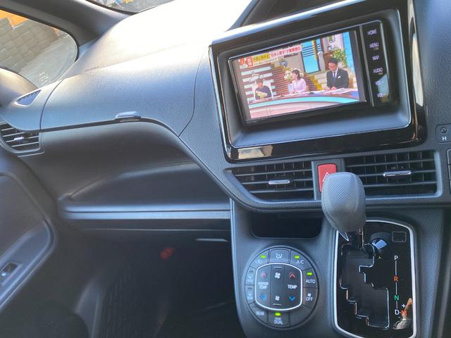 ヴォクシー Ｘ　ドライブレコーダー　ＥＴＣ　バックカメラ　ナビ　ＴＶ　オートクルーズコントロール　レーンアシスト　衝突被害軽減システム　両側スライド・片側電動　オートライト（3枚目）